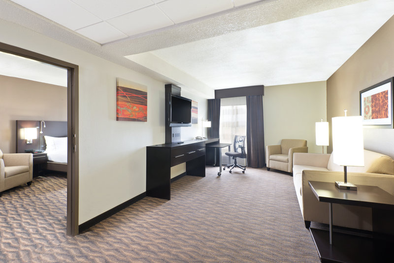 HOLIDAY INN EXP SUITES COLBY