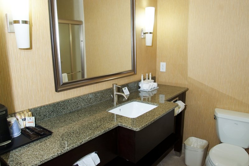 HOLIDAY INN EXPRESS & SUITES UNIV AREA