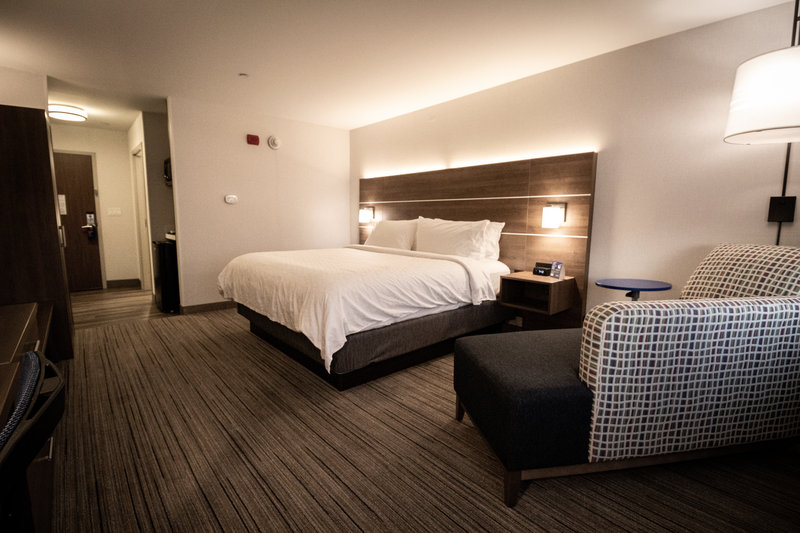 Holiday Inn Express and Suites Boston South – Randolph