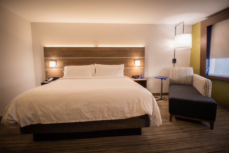 Holiday Inn Express and Suites Boston South – Randolph