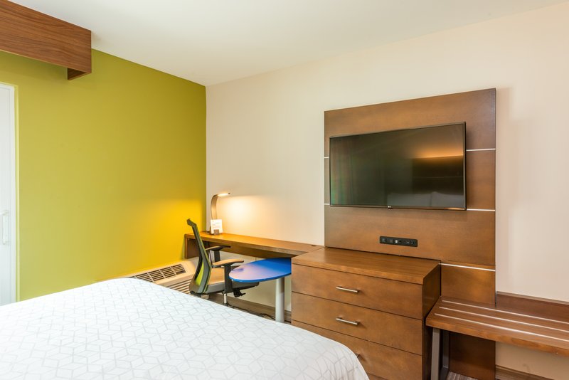 Holiday Inn Express and Suites Bradenton West