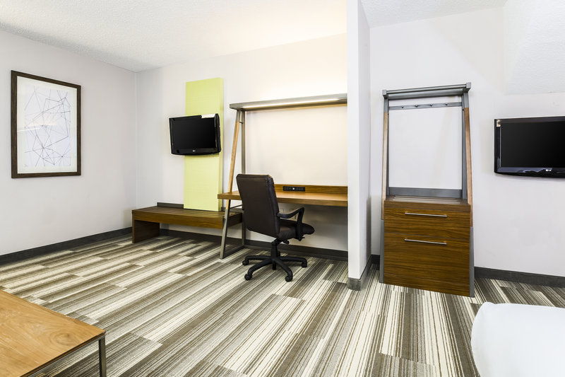 1 KING BED WITH SEATING AREA NONSMOKING