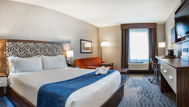HOLIDAY INN EXP REDWOOD CENTRL