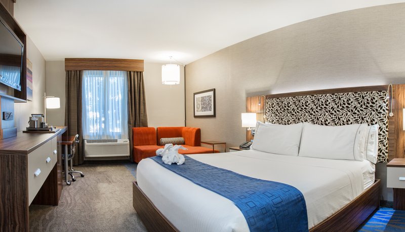 HOLIDAY INN EXP REDWOOD CENTRL