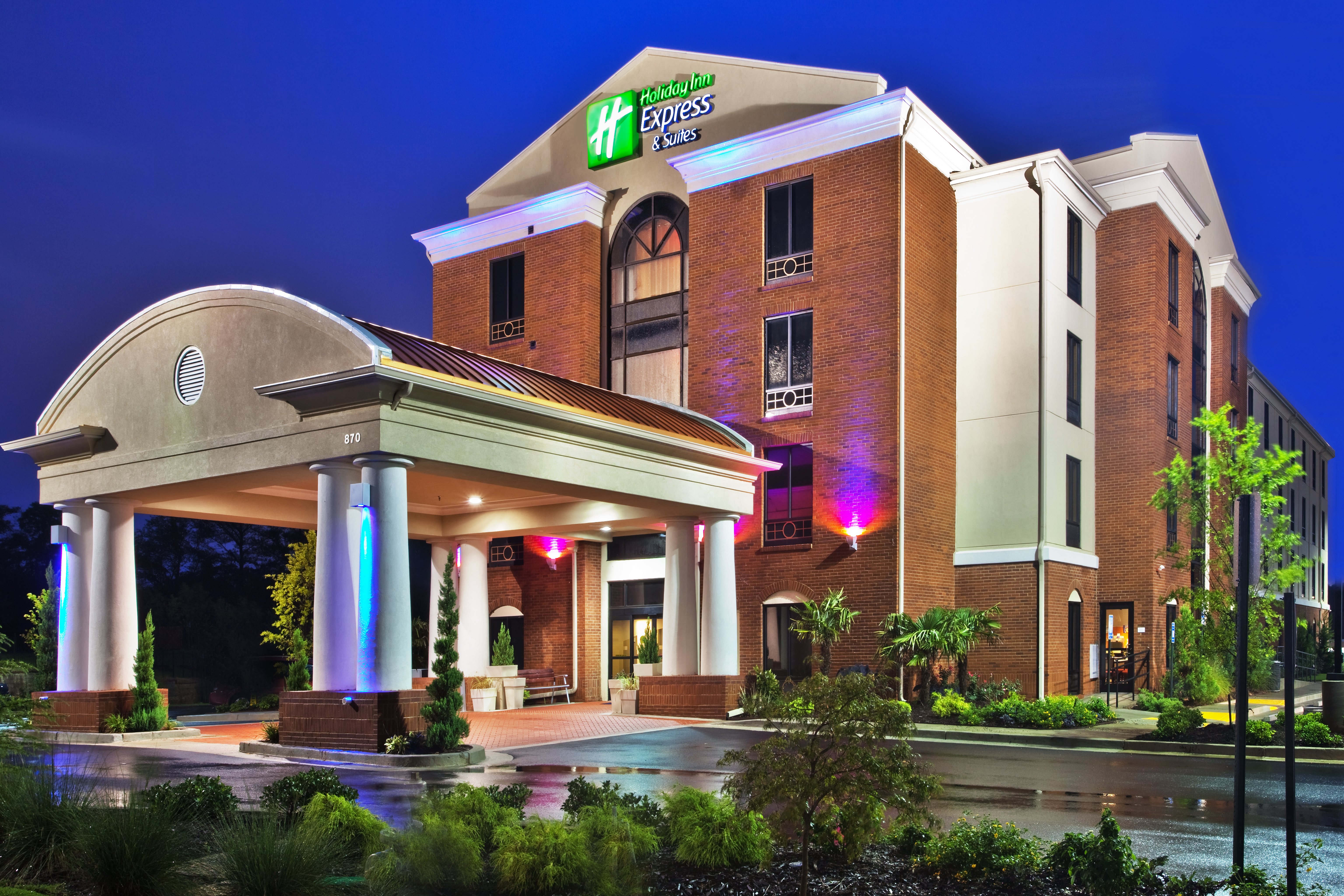 Holiday Inn Express Hotel & Suites