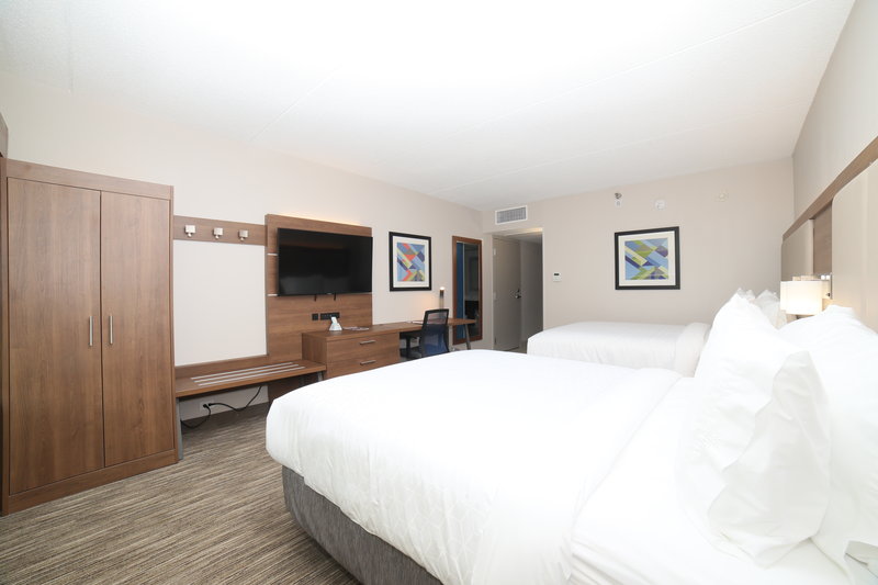 TWO QUEEN BEDS NONSMOKE