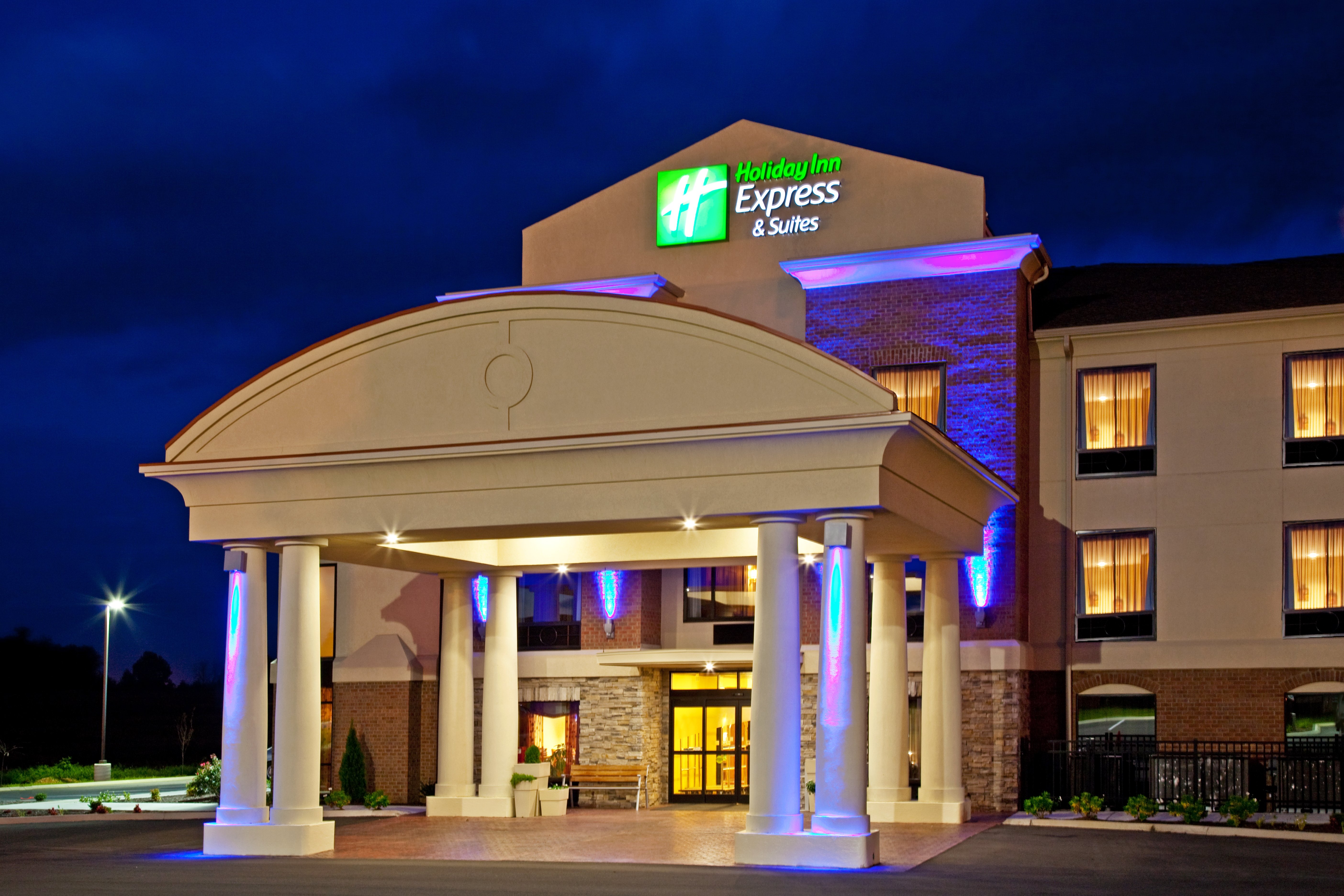 Holiday Inn Express Hotel & Suites
