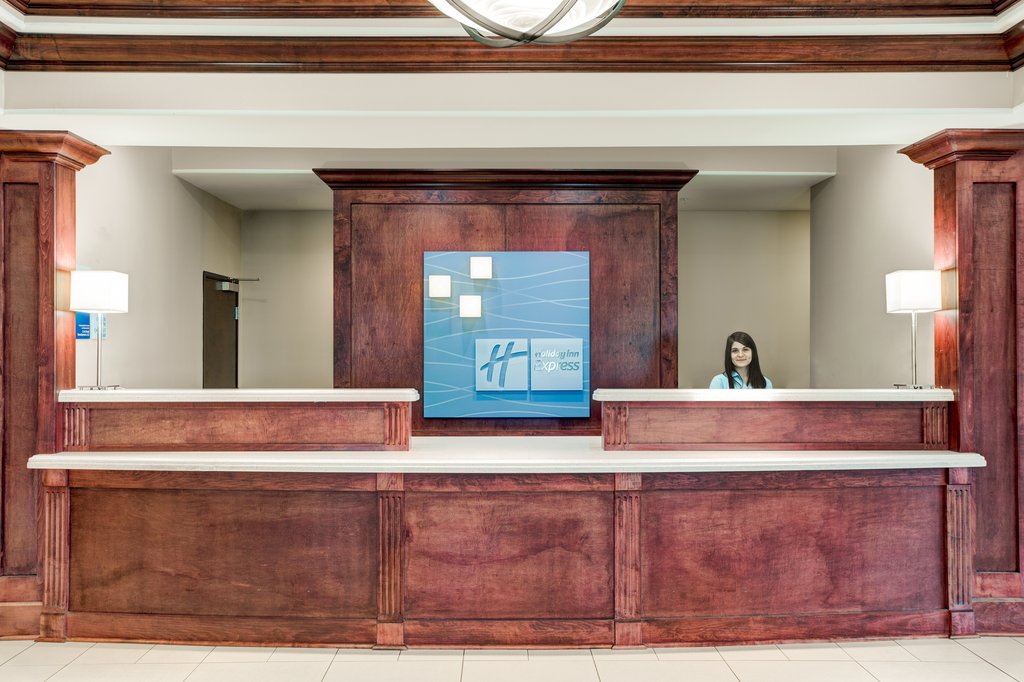 Holiday Inn Express & Suites Raceland Hwy 90 Front Desk