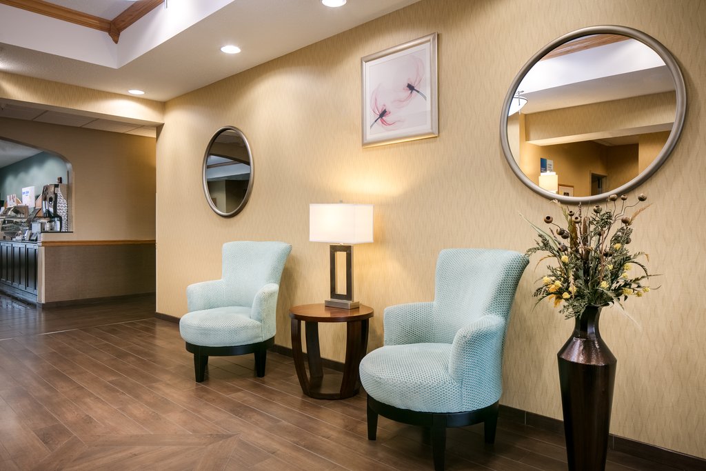 Welcome to the Holdiay Inn Express & Suites Clinton, Iowa.