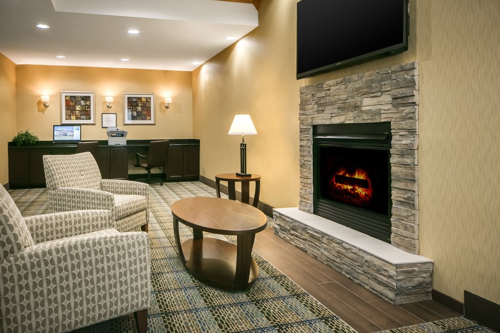 Meet up with family in friends in our lobby lounge.