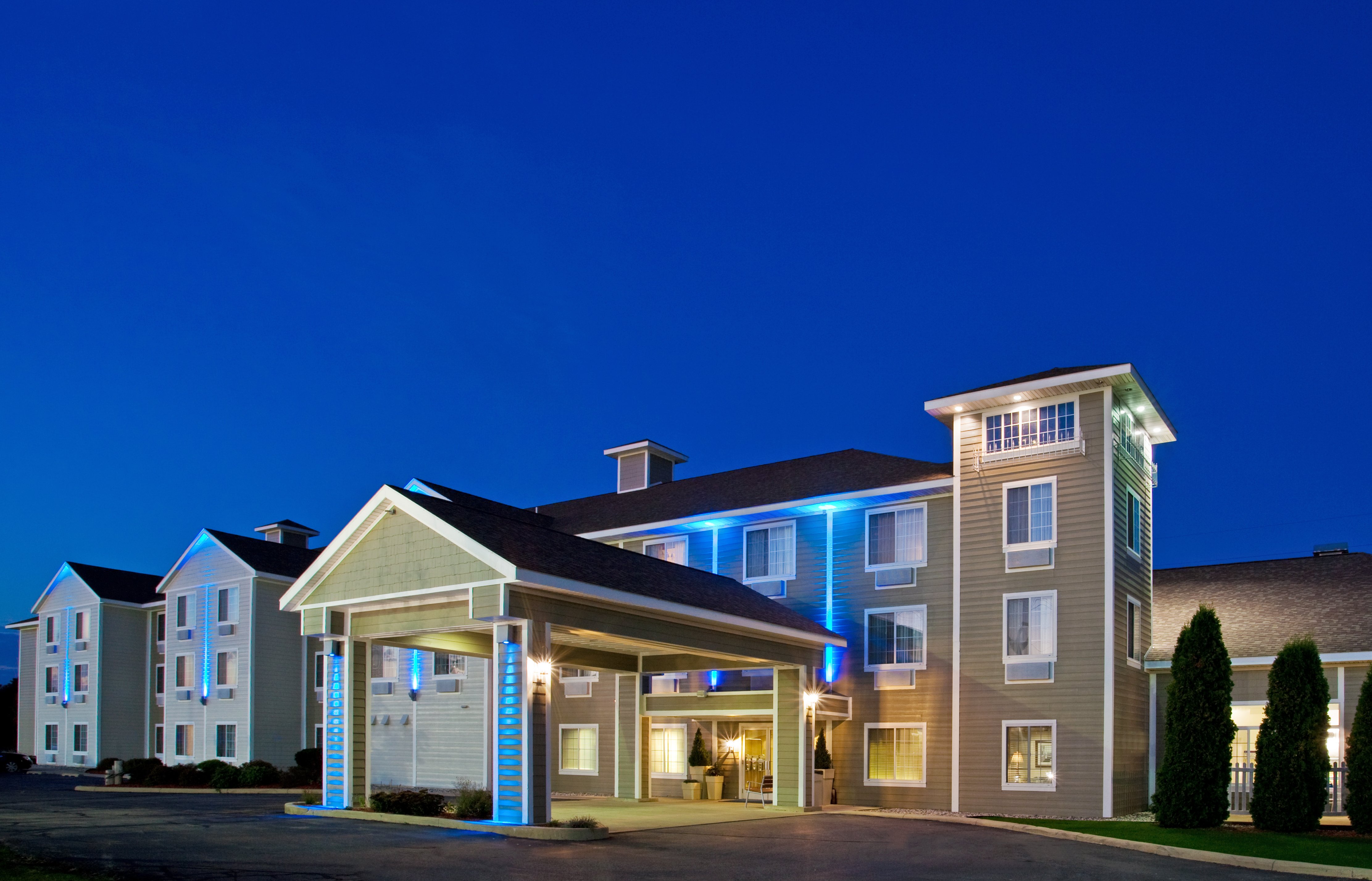 Holiday Inn Express Hotel & Suites