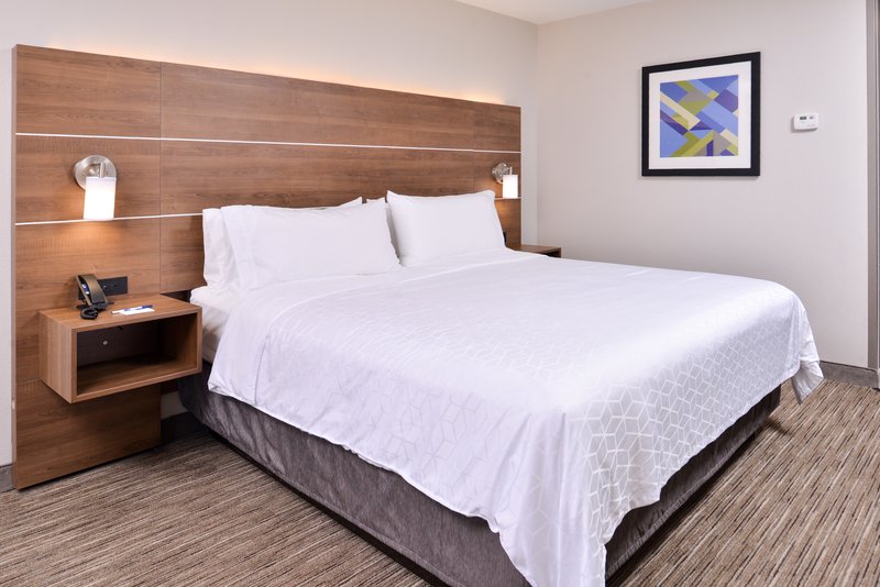 HOLIDAY INN EXP STES SELMA