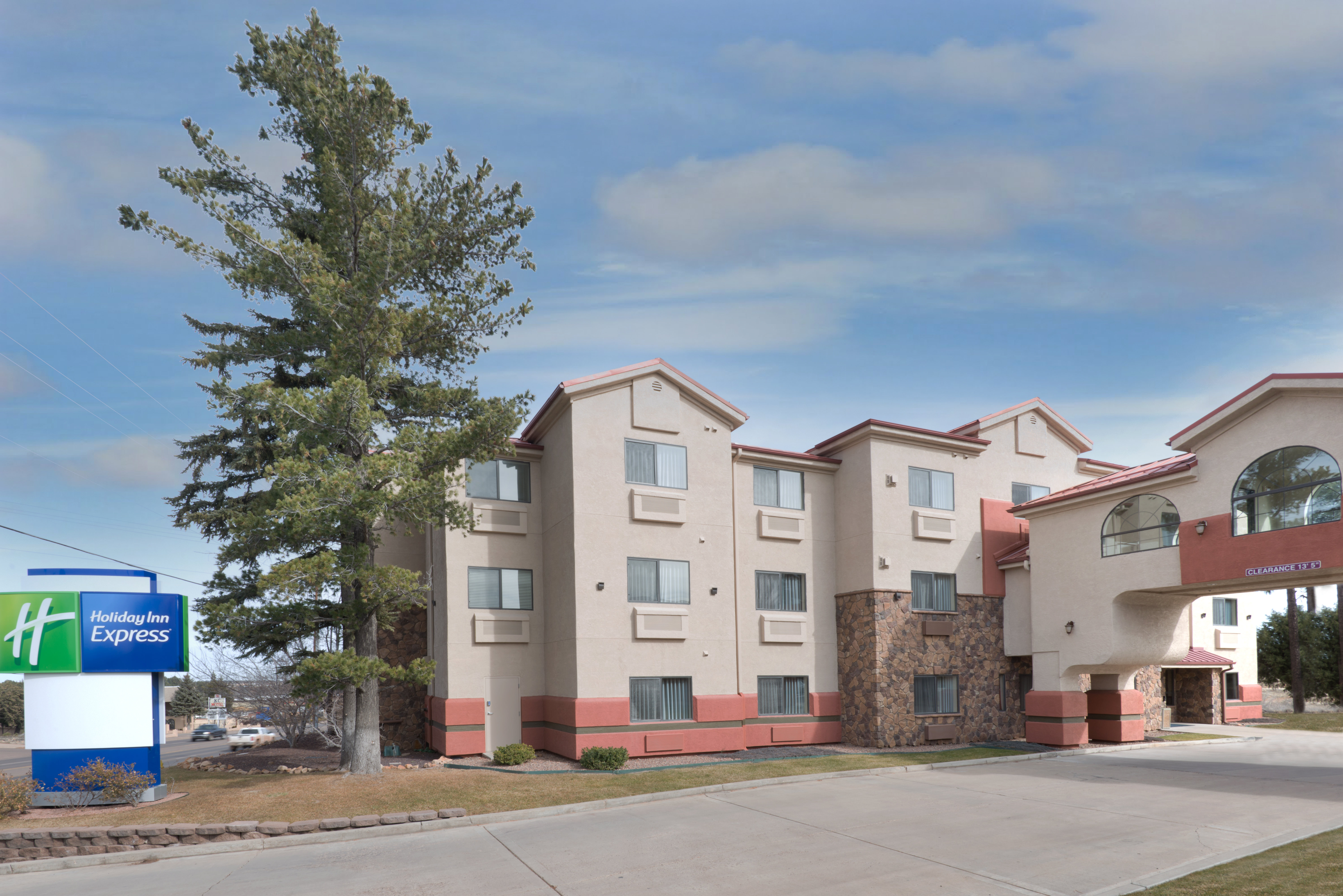 Holiday Inn Express Show Low