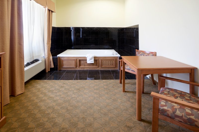 HOLIDAY INN EXP STES ZAPATA