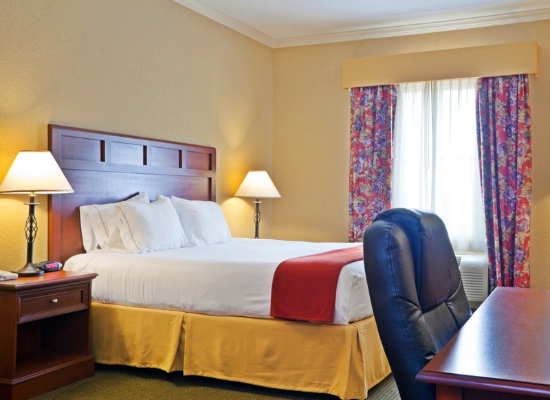 HOLIDAY INN EXPRESS & SUITES SALADO-BELTON