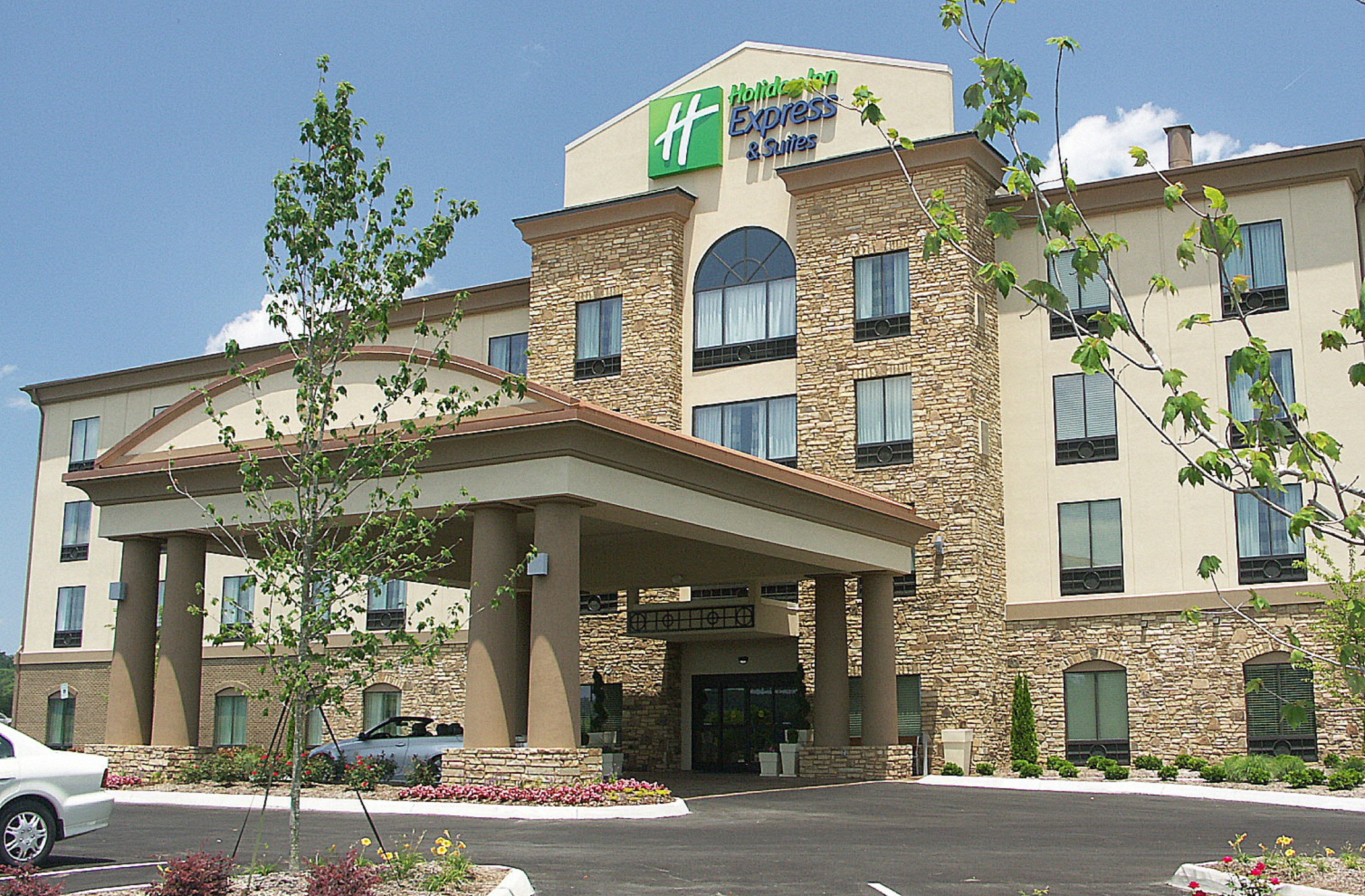 Holiday Inn Express Suites Cleveland