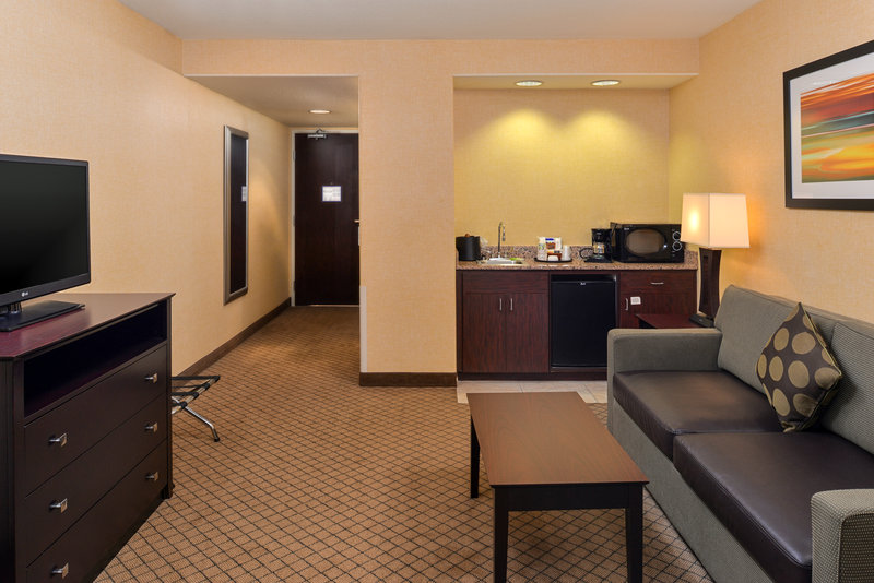 1 KNG BED STANDARD SUITE NONSMOKING