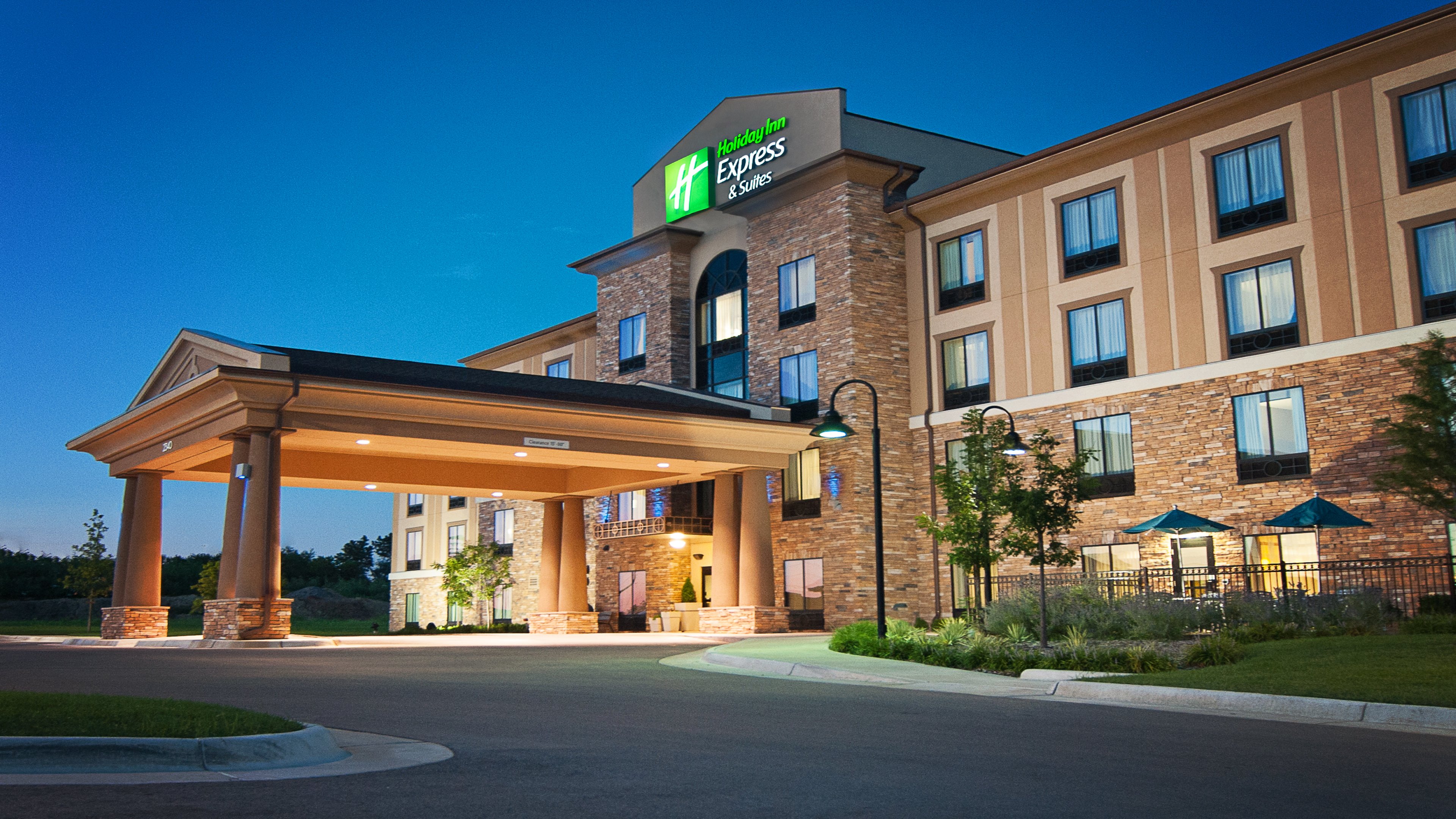 Holiday Inn Express & Suites Wichita NE