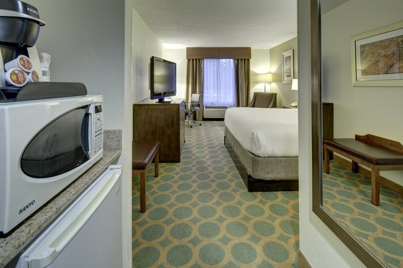 HOLIDAY INN EXP STES EMPORIA