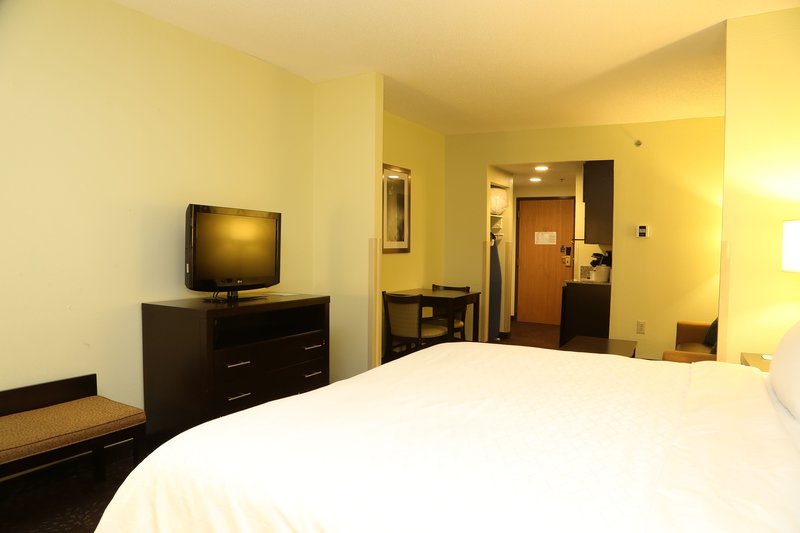 HOLIDAY INN EXP STES CLEVELAND