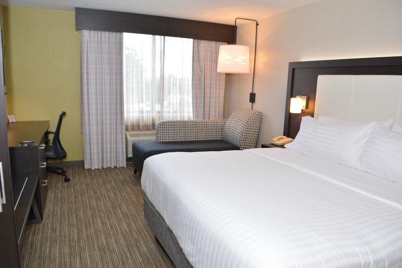 Holiday Inn Express and Suites Waterville – North