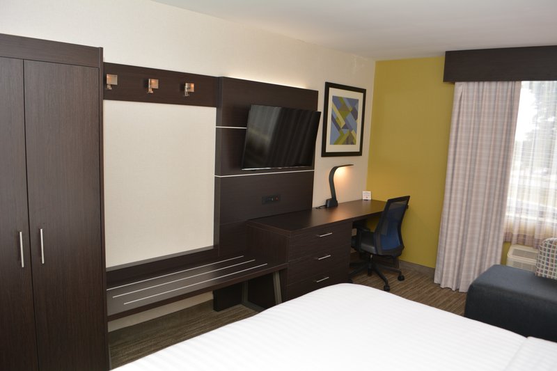 Holiday Inn Express and Suites Waterville – North