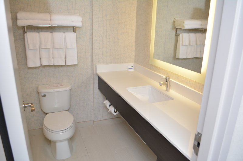 Holiday Inn Express and Suites Waterville – North