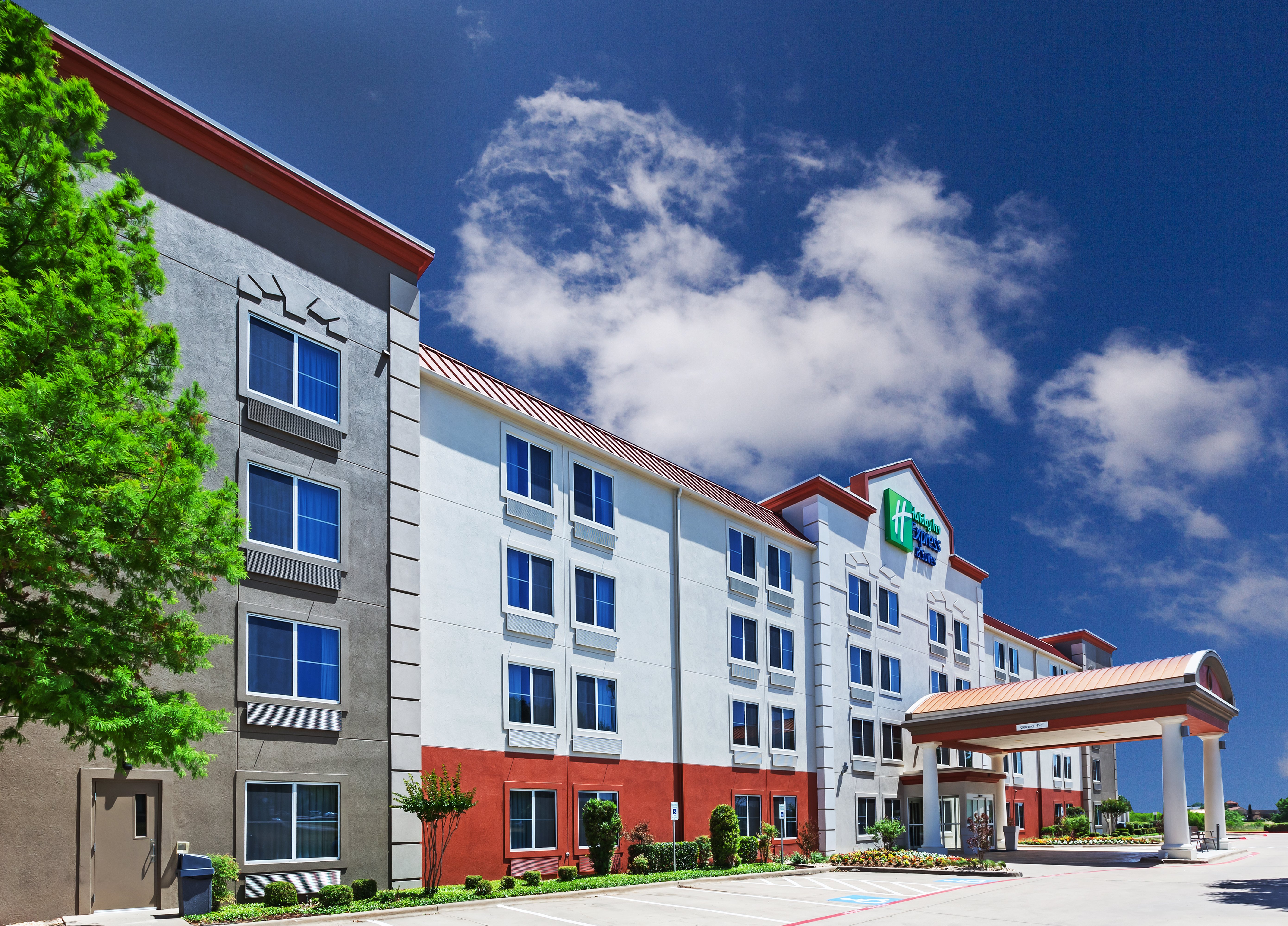 Holiday Inn Express & Suites