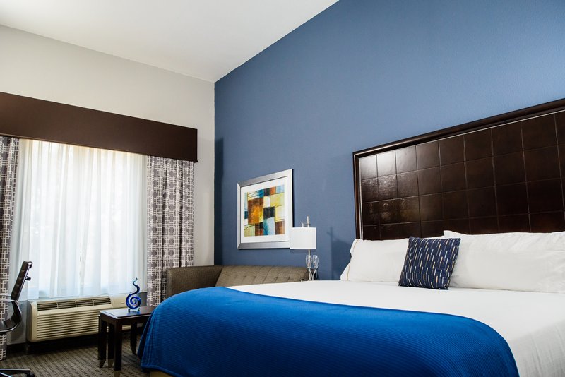 Holiday Inn Express and Suites Austin NW – Arboretum Area