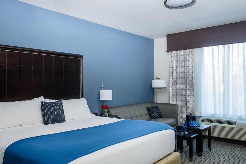 Holiday Inn Express and Suites Austin NW – Arboretum Area
