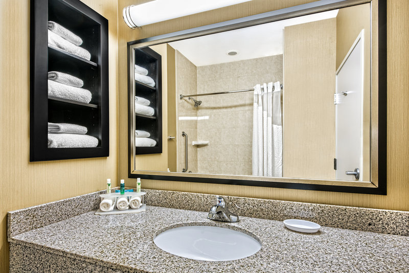 Holiday Inn Express and Suites Cotulla