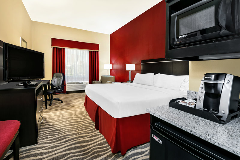 Holiday Inn Express and Suites Cotulla