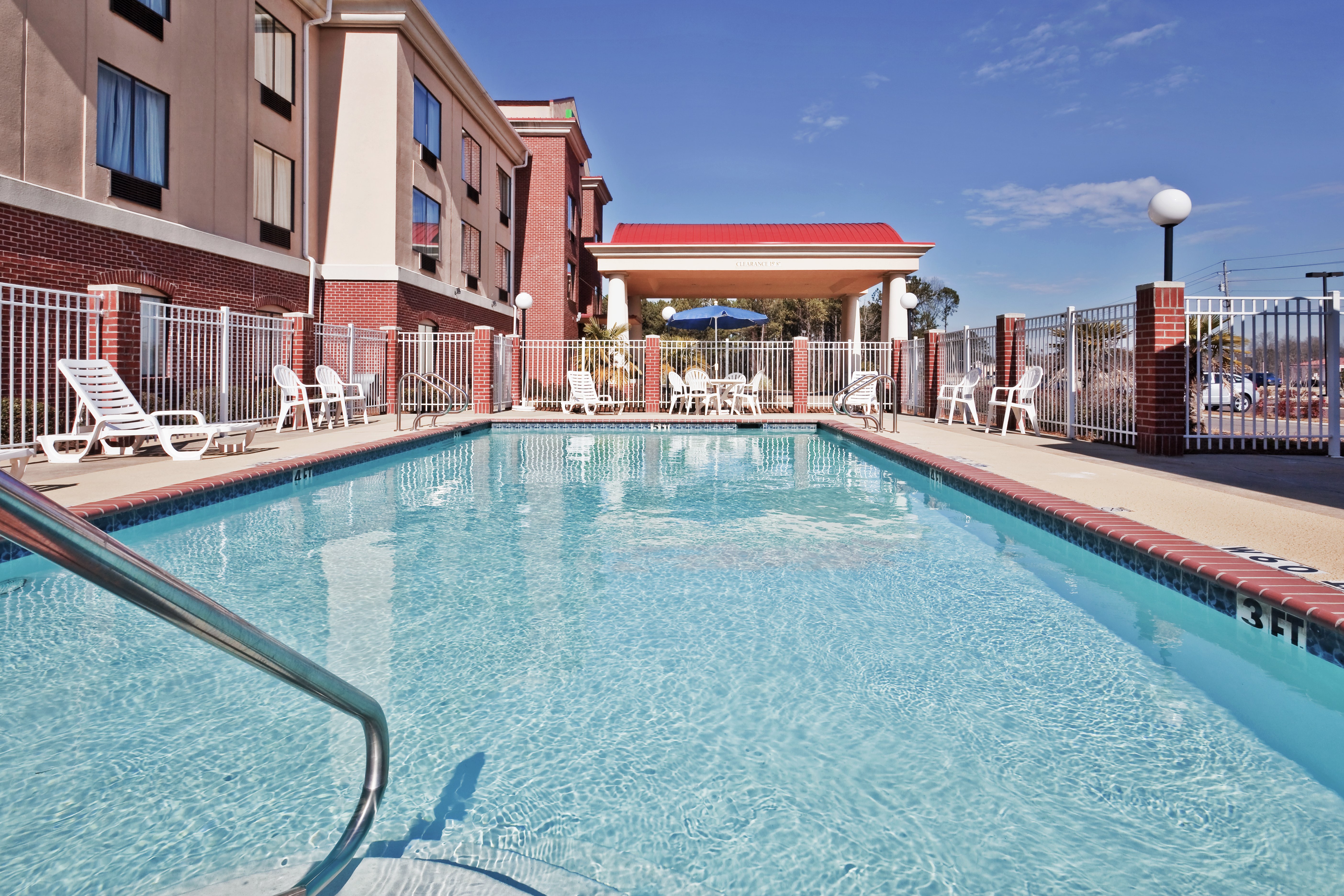 Holiday Inn Express & Suites Forest