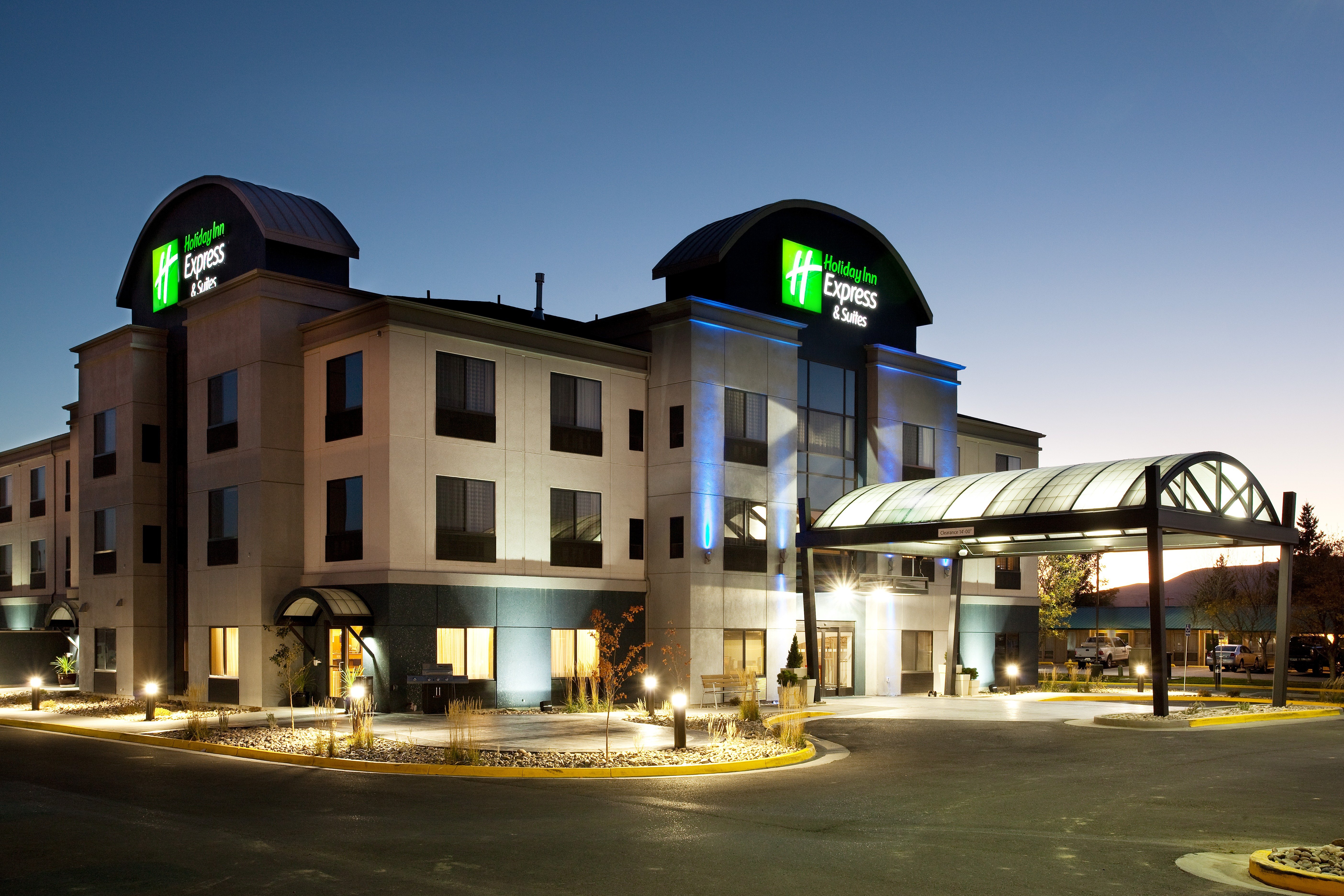 Holiday Inn Express Hotel & Suites