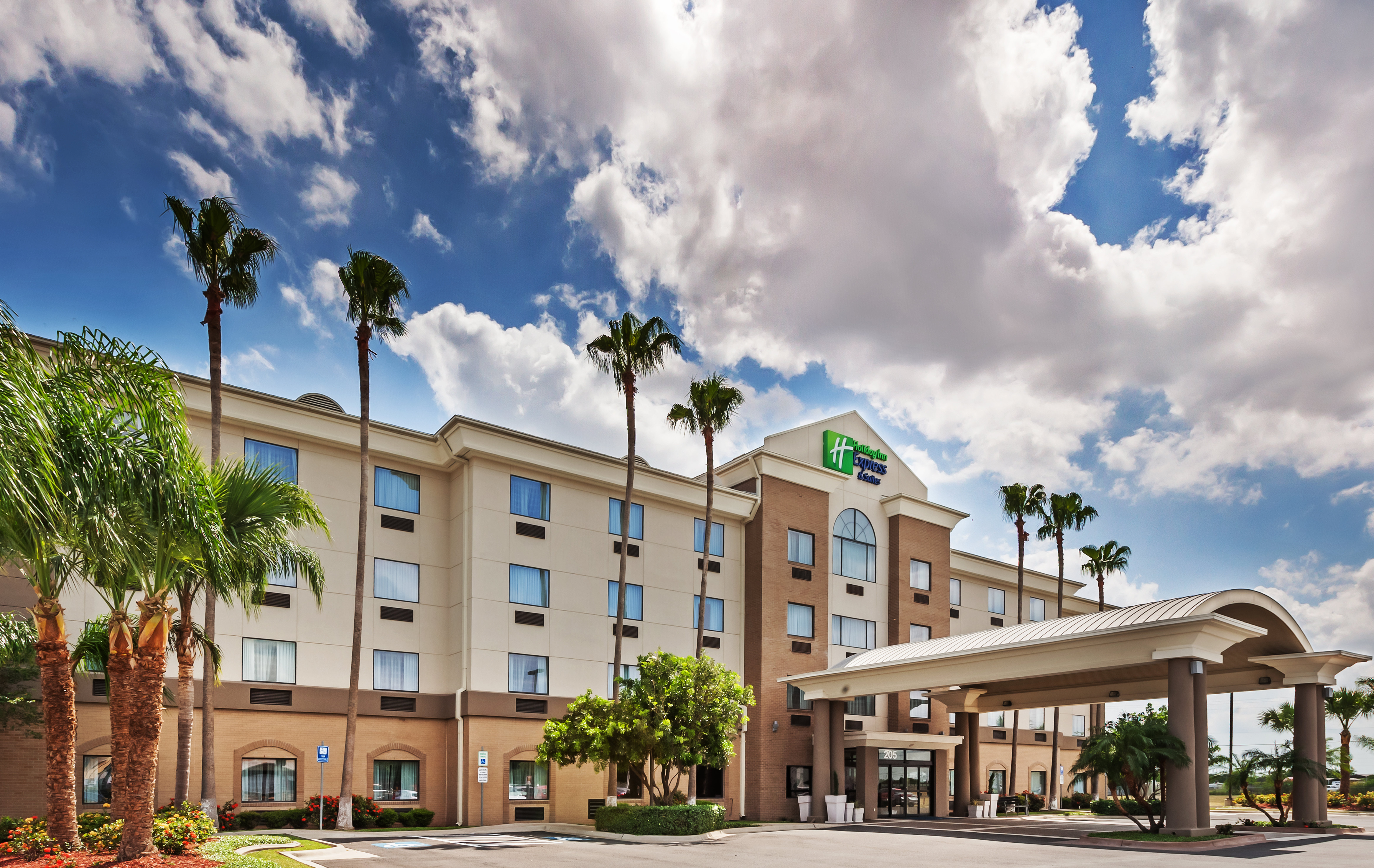 Holiday Inn Express Hotel & Suites