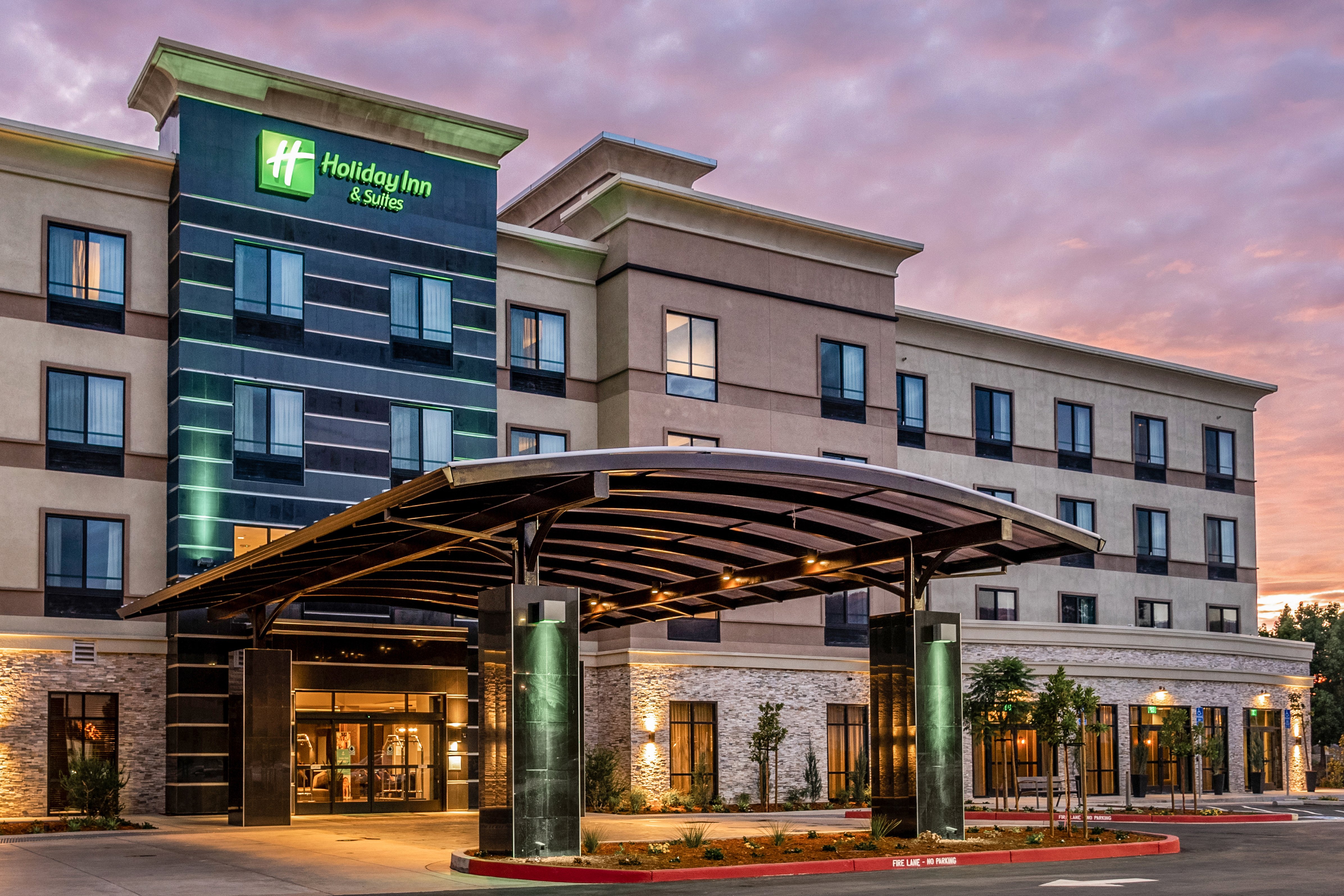 Holiday Inn & Suites Silicon Valley