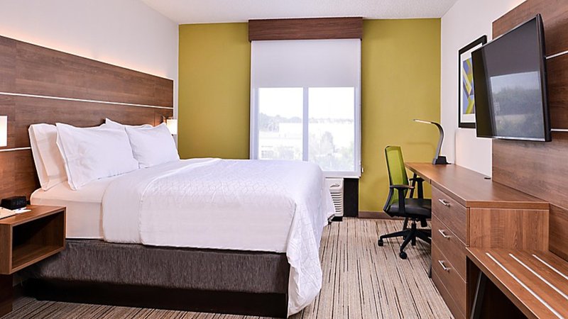 HOLIDAY INN EXP HOTEL & SUITES