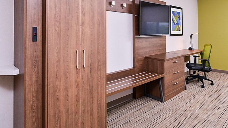 HOLIDAY INN EXP HOTEL & SUITES