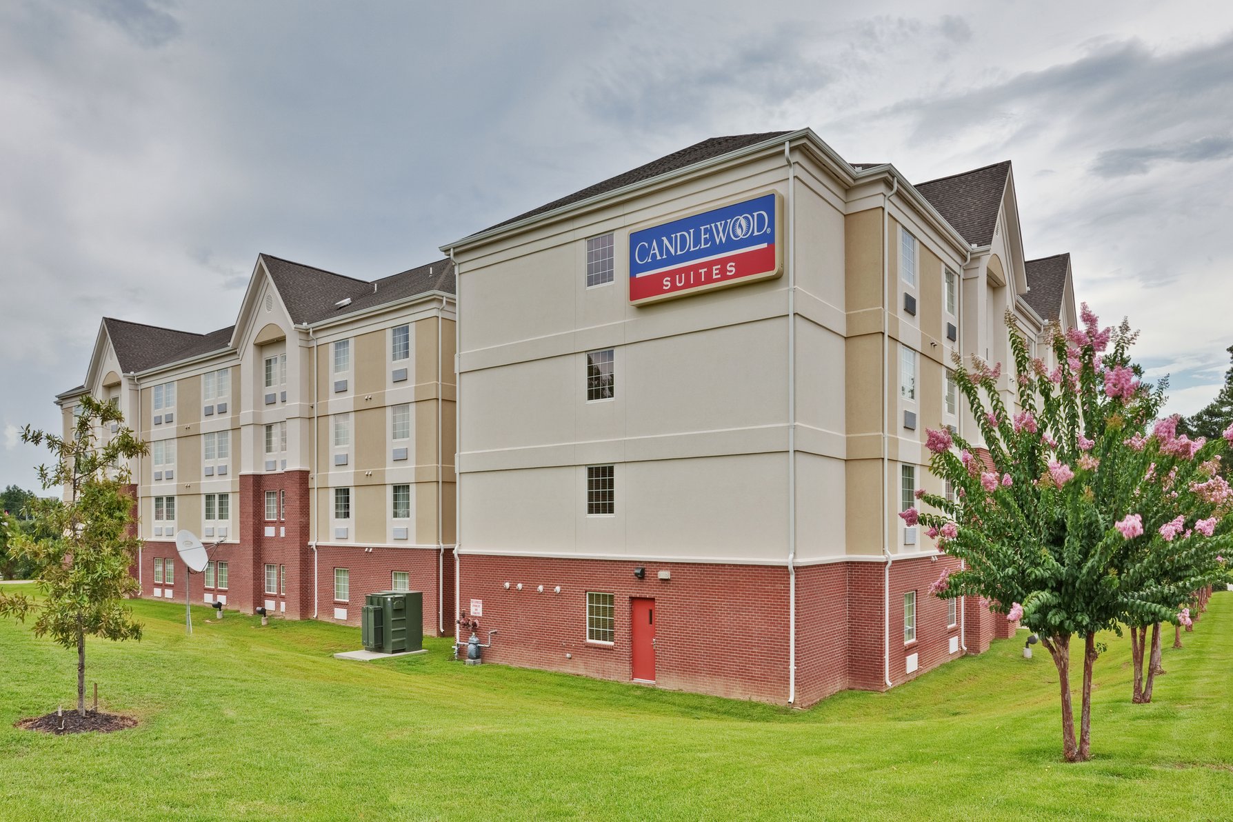 Best hotel to stay few minutes away from the airport