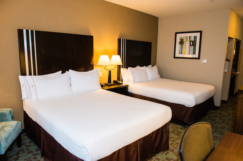 TWO QUEEN BEDS NONSMOKING