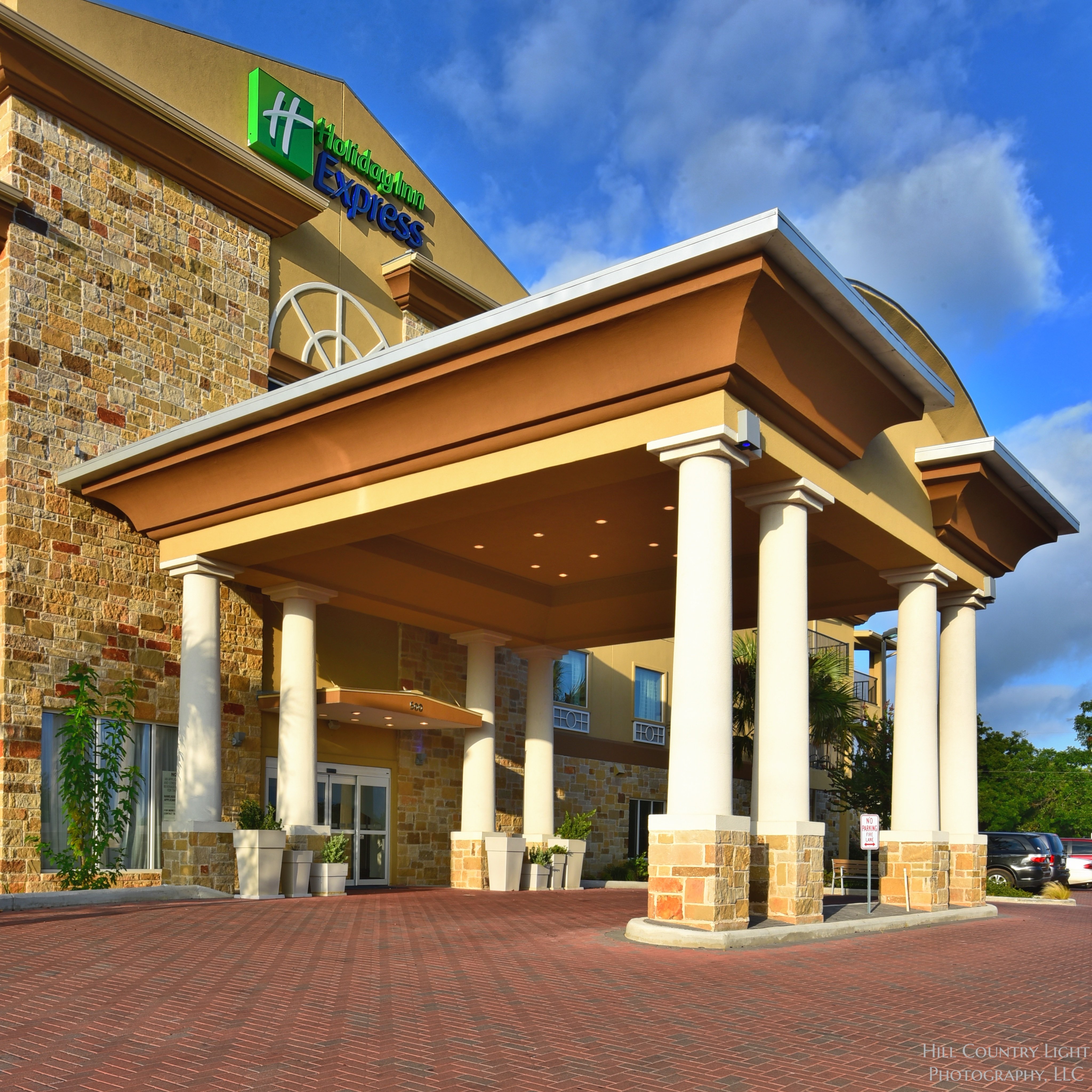 Holiday Inn Express Hotel & Suites