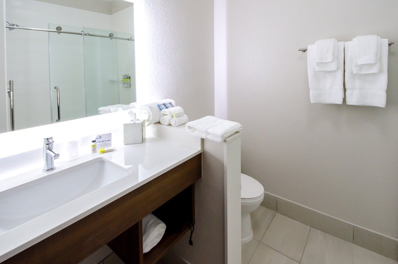 Holiday Inn Express and Suites Taylor