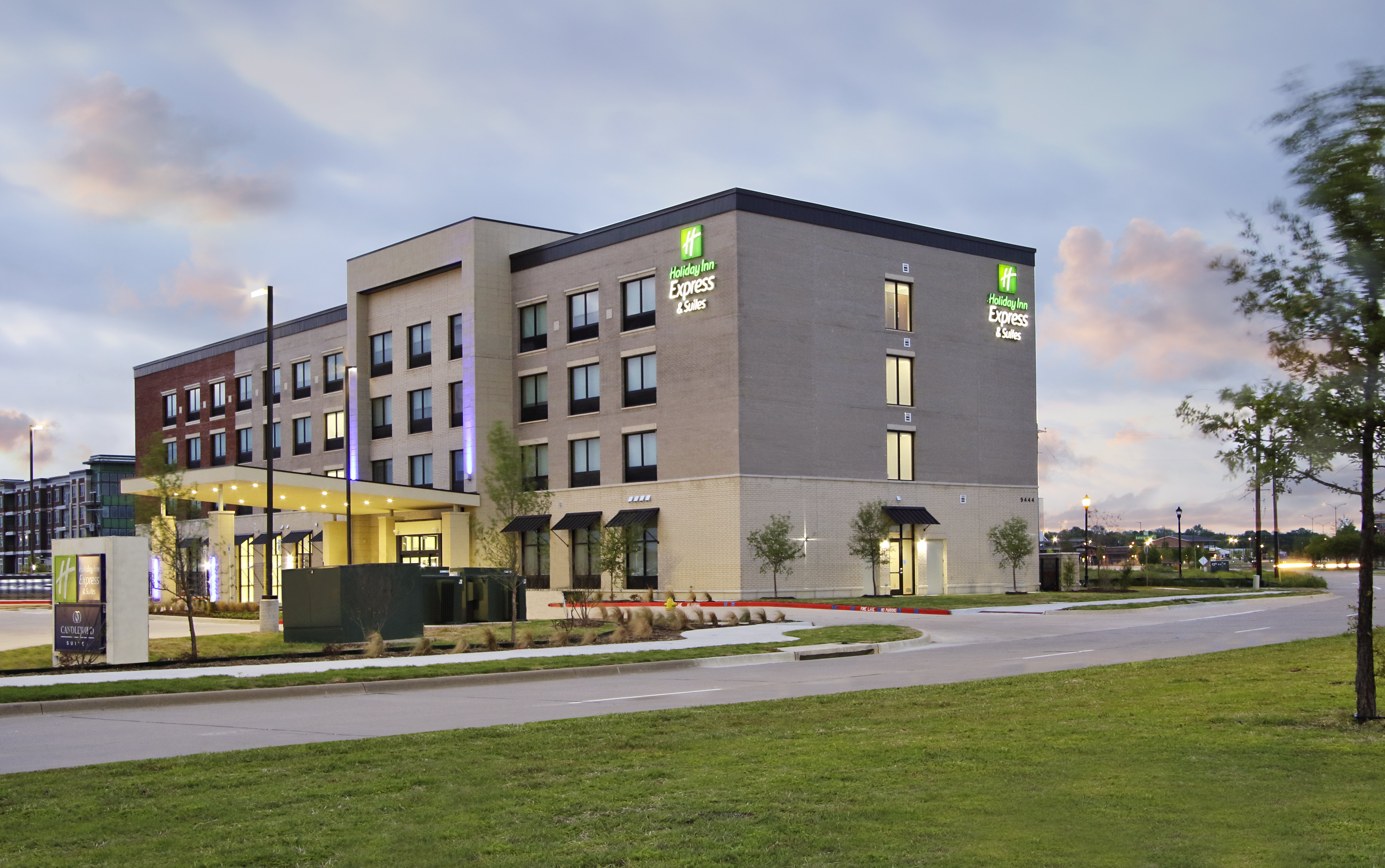 Holiday Inn Express & Suites Frisco NW