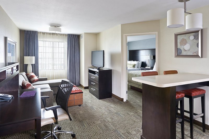 1 BDRM SUITE 1 KING NONSMOKE