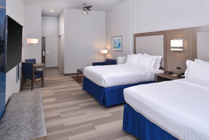 SUITE 2BD HEAR ACCESSIBLE TUB NOSMK