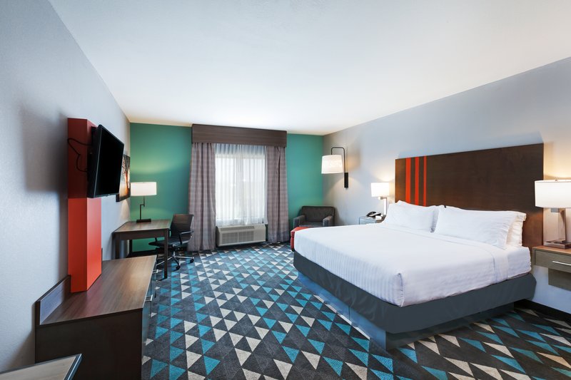 Holiday Inn Express and Suites Perryton