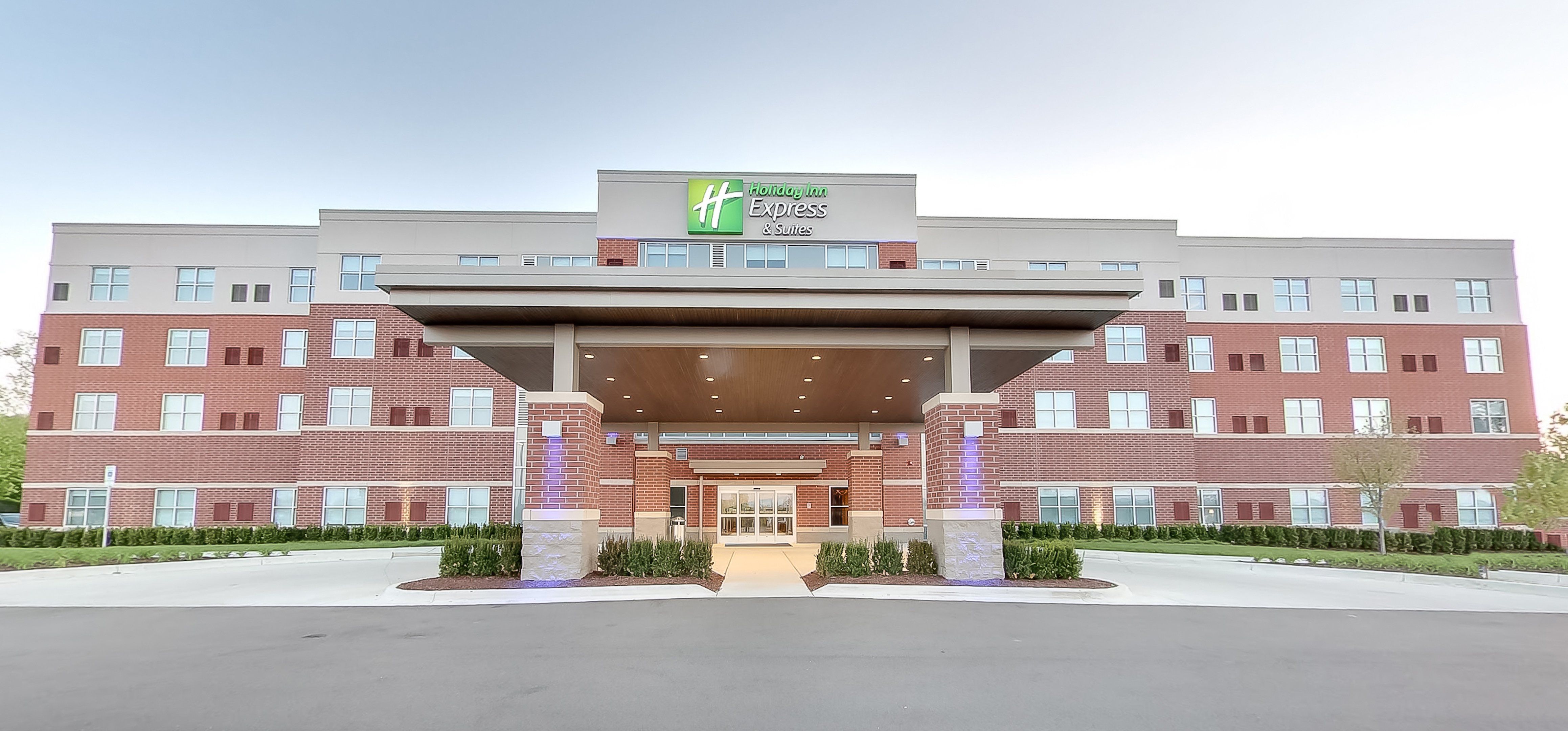 Holiday Inn Express & Suites Plymouth