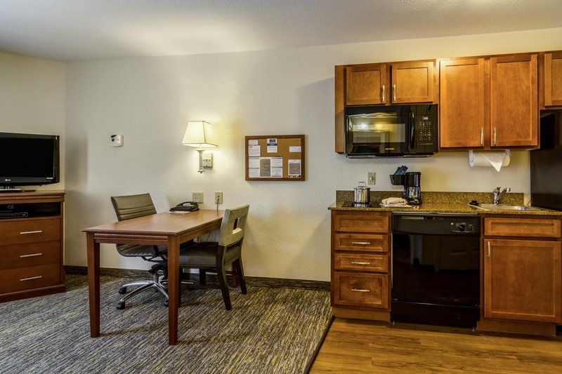 1 QUEEN BED STUDIO SUITE NONSMOKING