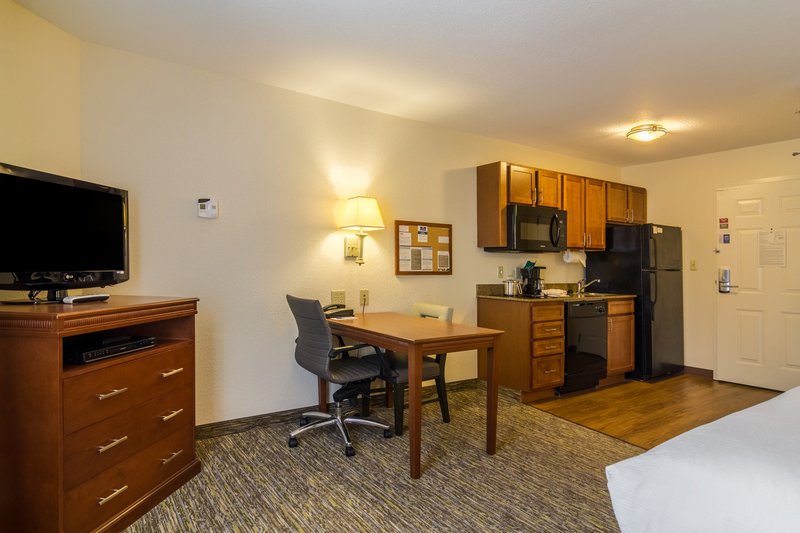 CANDLEWOOD SUITES EAST MERRIL