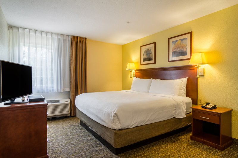 CANDLEWOOD SUITES EAST MERRIL